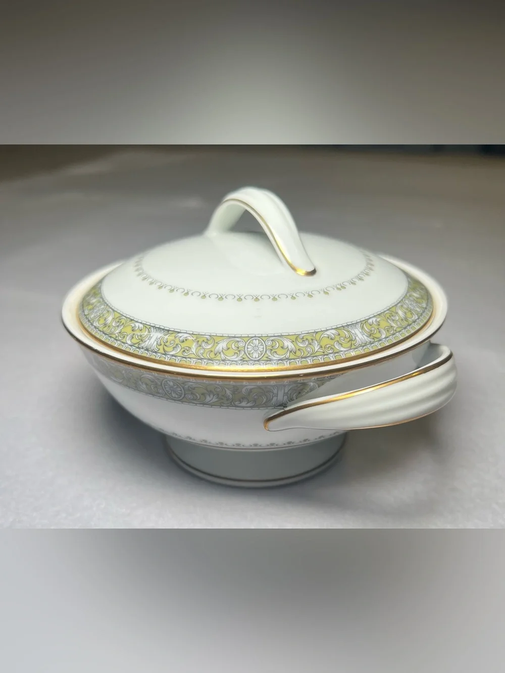Vintage Noritake  Thurston 6871 Lidded Round Vegetable Bowl Gold Trim , Japan